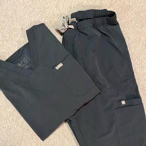 FIGS Technical Scrub set